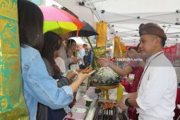 Diguyur Hujan, Pengunjung Inafest Shanghai Terus Berdatangan
