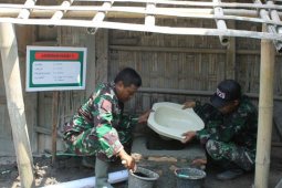 Karya Bhakti TNI bangun jamban sehat