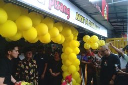 Kaesang resmikan outlet "Sang Pisang" di Jambi
