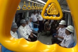 Tiga Menteri Tinjau Penyelesaian LRT Palembang di INKA (Video)