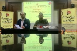 50 Mahasiswa Unair Siap Ngamen Dibayar Botol Plastik