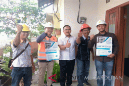 Pasang baru listrik bisa pakai "sarung-peci"