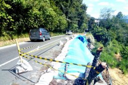 Waspadai longsor di jalur Bukitinggi-Perbatasan Sumut