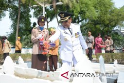 Pemkab Deliserdang peringati Harkitnas dengan tabur bunga