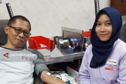 Pascaledakan Bom, Ratusan Warga Donorkan Darahnya di PMI Surabaya