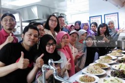 TKI di Taiwan Dilatih Masak Mi Halal oleh GWO-KDEI (Video)