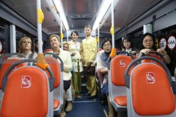 Rombongan Unicef Diajak Keliling Naik Suroboyo Bus