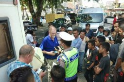 Rombongan warga asing diperiksa