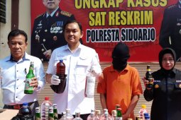 Polisi Sidoarjo Tangkap Pelaku Pencampur Minuman Kesehatan