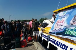 Ratusan Pemudik dari Situbondo - Pulau Raas  Manfaatkan Kapal Cepat (Video)