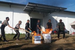 KPU Bondowoso Musnahkan Surat Suara Rusak (Video)