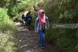 Jumlah Pendaki Gunung Lawu Mulai Normal Pasca-Ramadhan (Video)