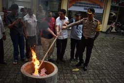 KPU Jember Bakar Ribuan Surat Suara Rusak