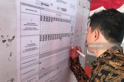 Gus Ipul-Puti Menang di TPS Kediamannya