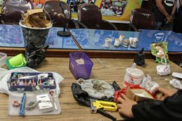 Densus sita empat bom di Universitas Riau