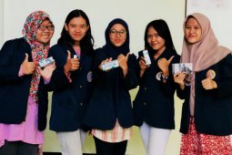 Mahasiswa Unair Buat "Handsanitizer" dari Kulit Udang