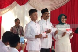 Gus Ipul Antre di TPS Sebelum Mencoblos (Video)