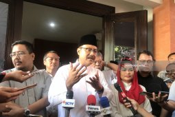 Gus Ipul-Puti Pilih Tunggu Hasil Hitung KPU Jatim