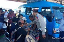 Supir angkutan umum Manokwari jalani pemeriksaan urine