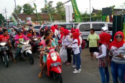 Barisan Relawan "Rampak Sarinah" Bagikan 500 Takjil