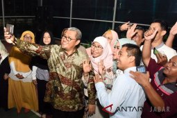 Ahmad Heryawan pamit ke tetangga