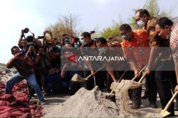 70 Ton Bawang Bombay Impor Dimusnahkan Polda Jatim