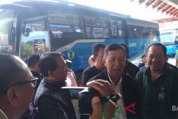 Gubernur Pastika tinjau penanganan penumpang di bandara