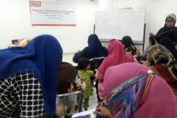 Alfamart Latih Ibu Rumah Tangga Memanfaatkan Limbah Kain