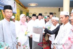 Pemkab Serahkan Dana Hibah Masjid Kecamatan Pelaihari