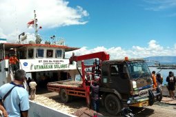 Kapal pencari dilengkapi mobil derek