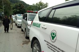 Puluhan ambulans disiagakan di posko kapal tenggelam