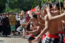Presiden Jokowi lepas peserta pawai Pesta Kesenian Bali ke-40
