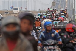 Pemerintah mempertimbangkan larangan mudik Lebaran cegah penyebaran corona