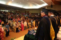 Penyematan Satya Lancana Sujana Utama untuk 3 Guru Besar IPB