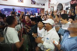 Ucapan Selamat Mengalir di Rumah Khofifah