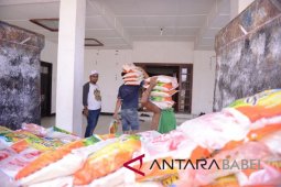 Pemkab Bangka Tengah bagikan 171 paket sembako