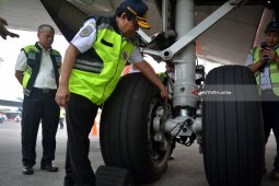 "Taxiway" Juanda Ambles Saat Dilewati Pesawat Lion Air