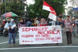 Mahasiswa Jember Turun Jalan Peringati Hari Lahir Pancasila (Video)