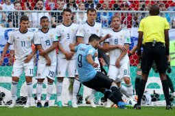 Uruguay hajar tuan rumah Rusia 3-0