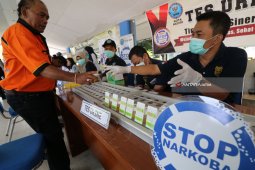 Tes Urine Sopir Angkutan Mudik