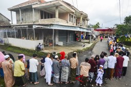 Tradisi salaman Lebaran