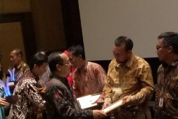 Jabar anugerahkan penghargaan ramah investasi 2018