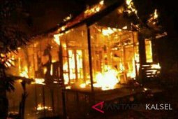 Warga geger satu rumah terbakar saar taraweh
