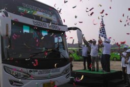 Dirut BRI lepas nasabah mudik gunakan bus