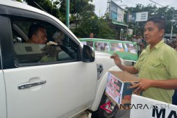 Keluarga miskin Abdya tinggal di teras mushala
