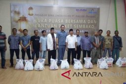 PT Inalum Berikan Bantuan Paket Sembako pada Caddy dan Boy