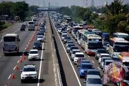 Petugas berlakukan "lawan arus" di KM 35 Cikarang