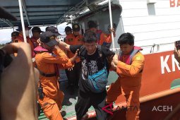 Tim SAR evakuasi anak buah kapal tanker