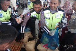 Polisi Aceh Utara gelar bazar sembako murah