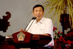 Gubernur Bali luncurkan buku "utang"